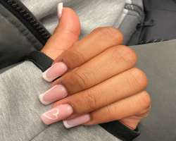 The star loves nail art and is often seen with beautiful anils in her posts.
